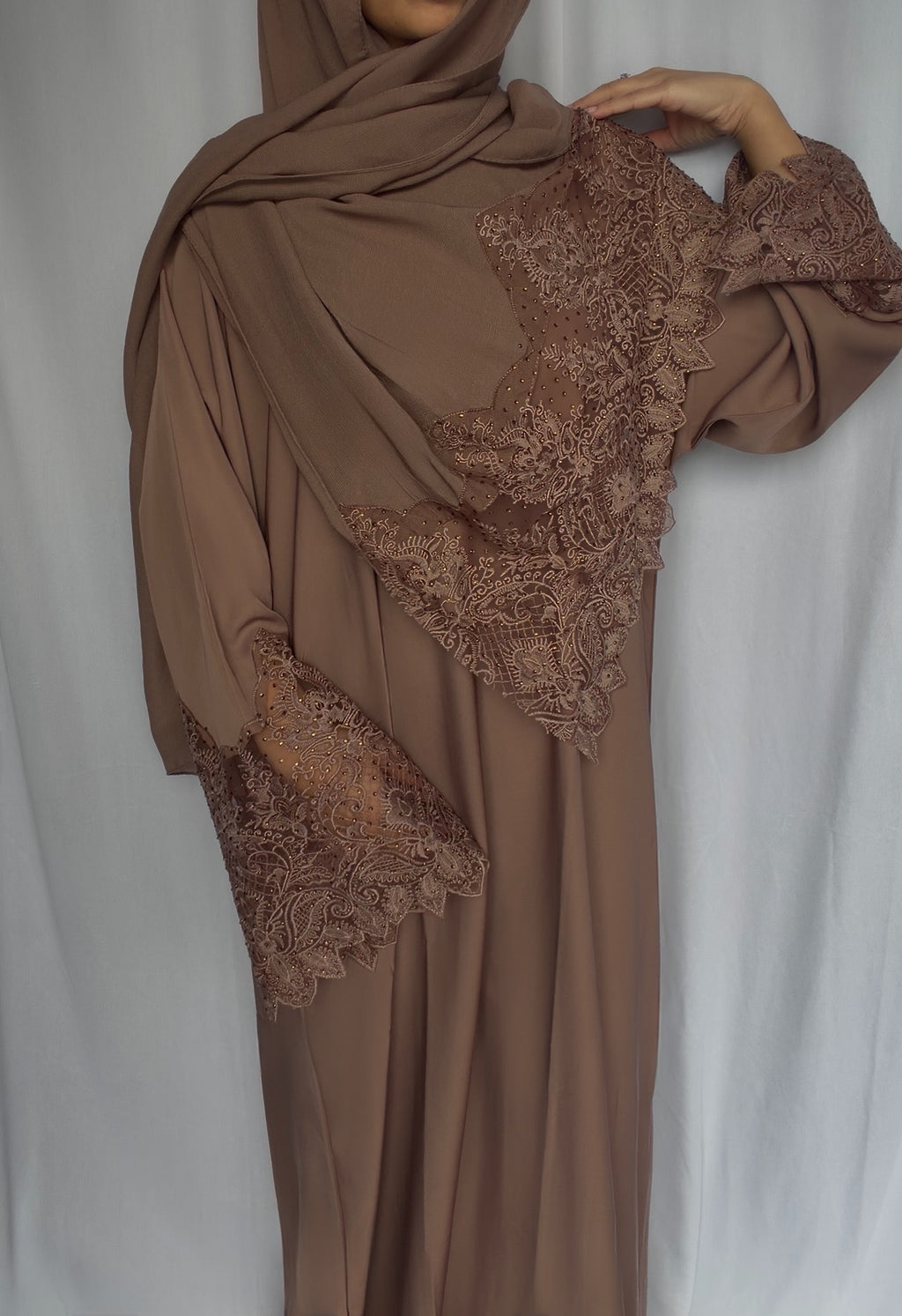 ABAYA ERA – ÉDITION BRODÉE