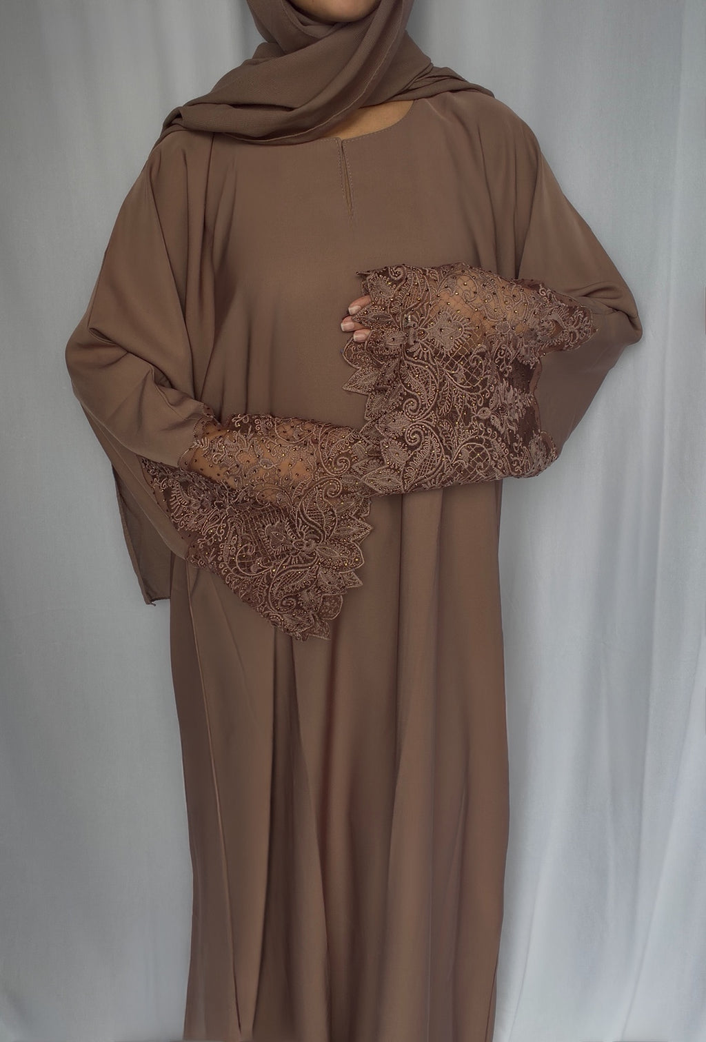 ABAYA ERA – ÉDITION BRODÉE