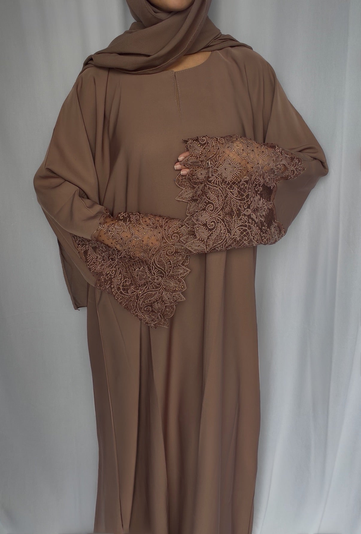 ABAYA ERA – ÉDITION BRODÉE