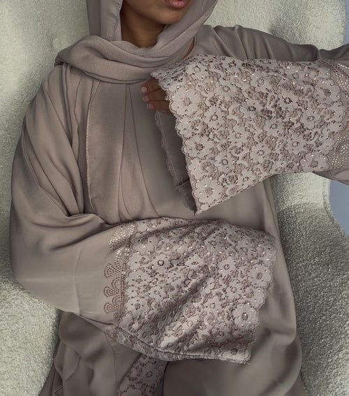 ABAYA ERA – ÉDITION BRODÉE