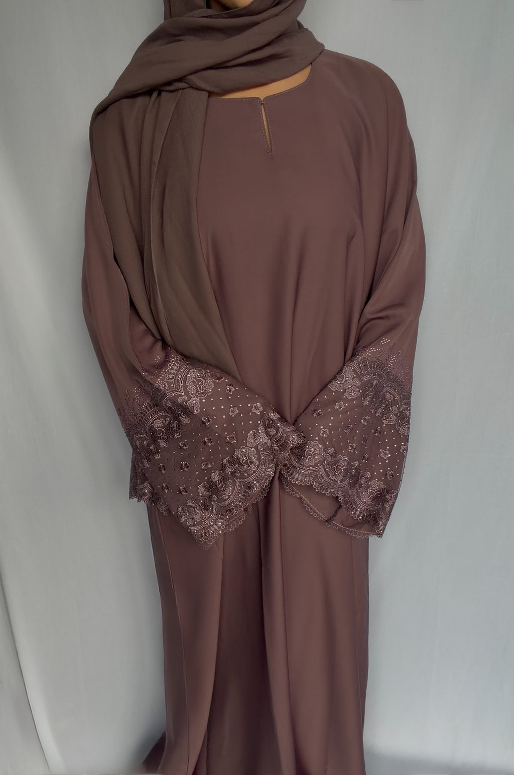 ABAYA ERA – ÉDITION BRODÉE