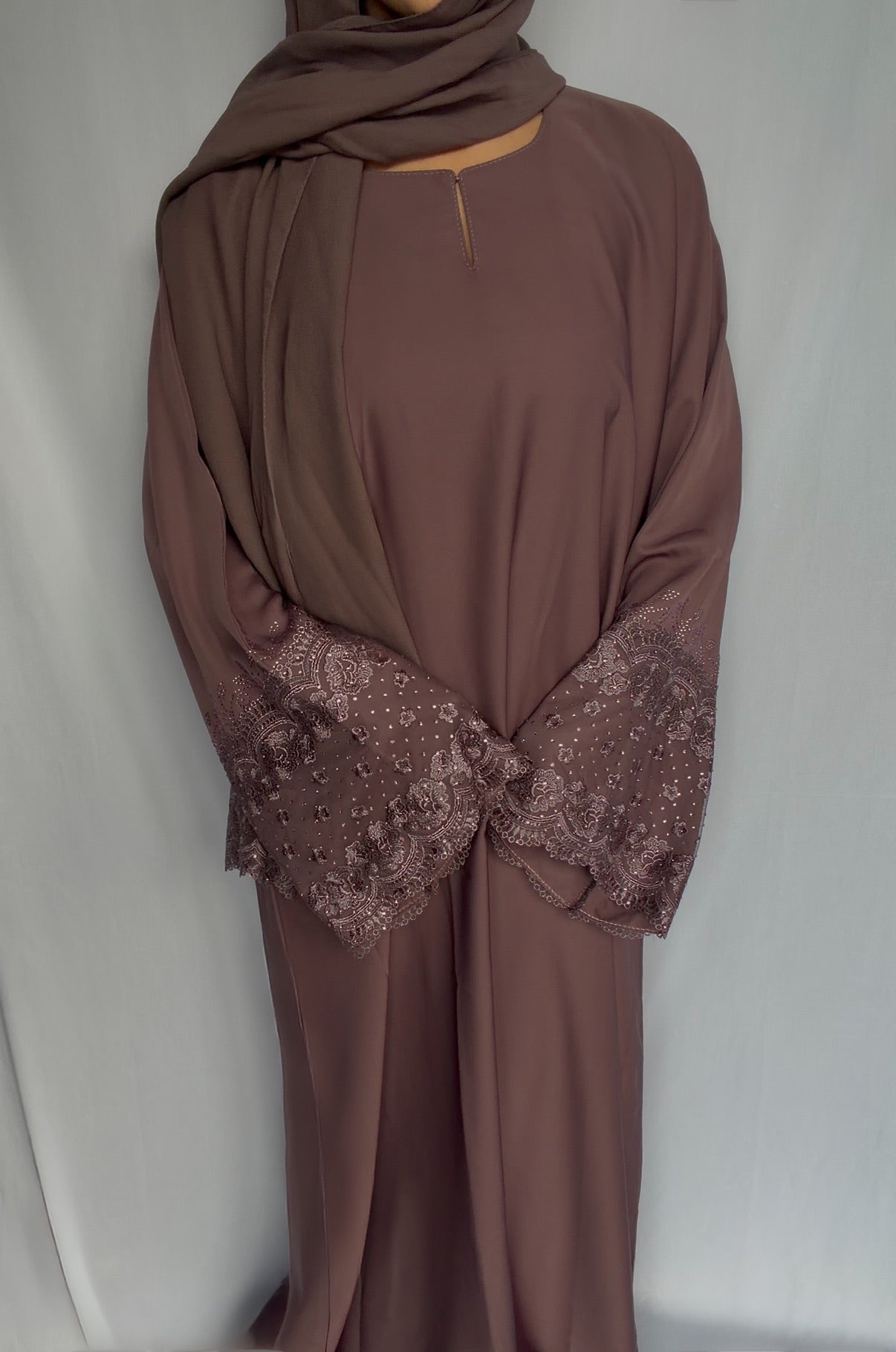 ABAYA ERA – ÉDITION BRODÉE