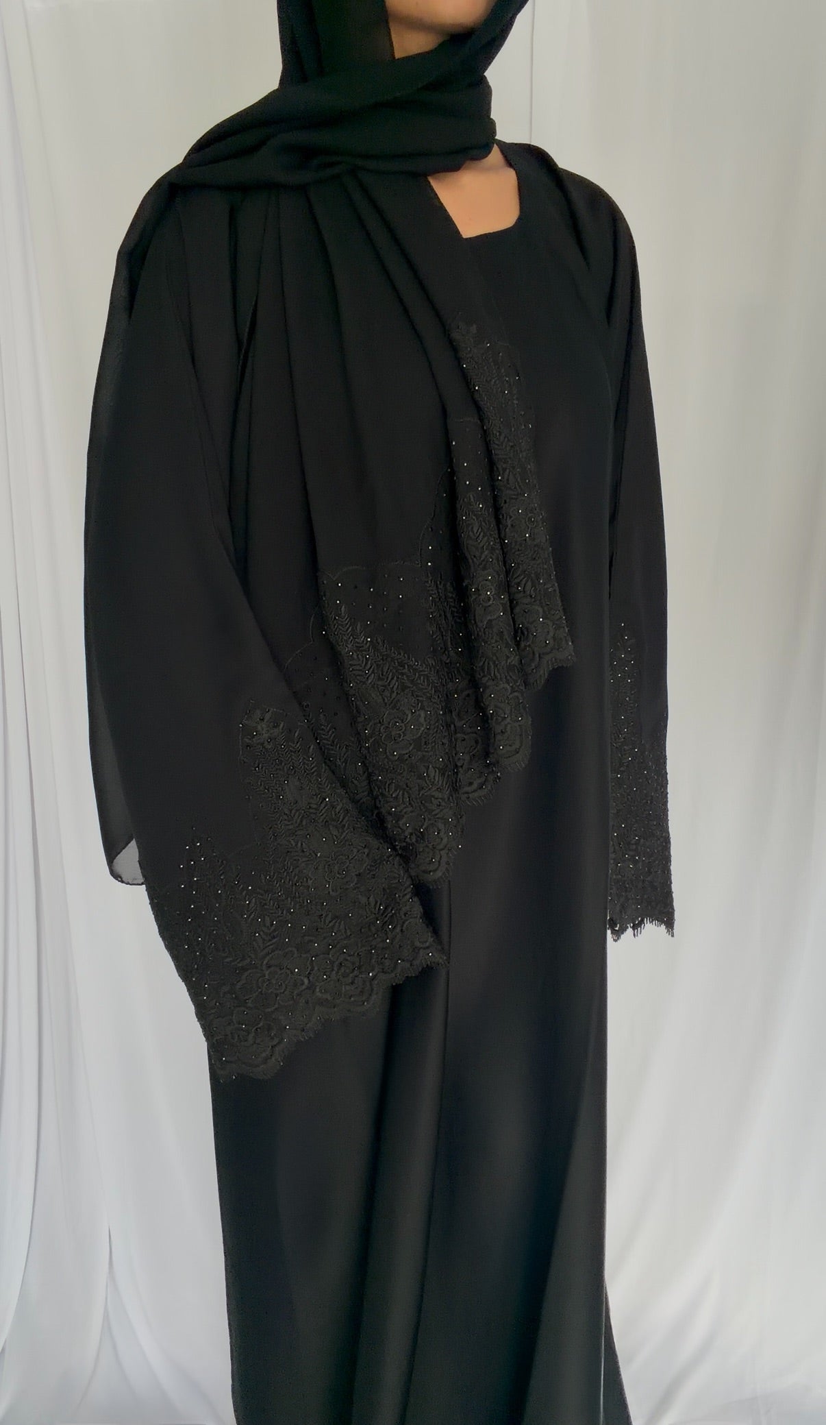 ABAYA ERA – ÉDITION BRODÉE