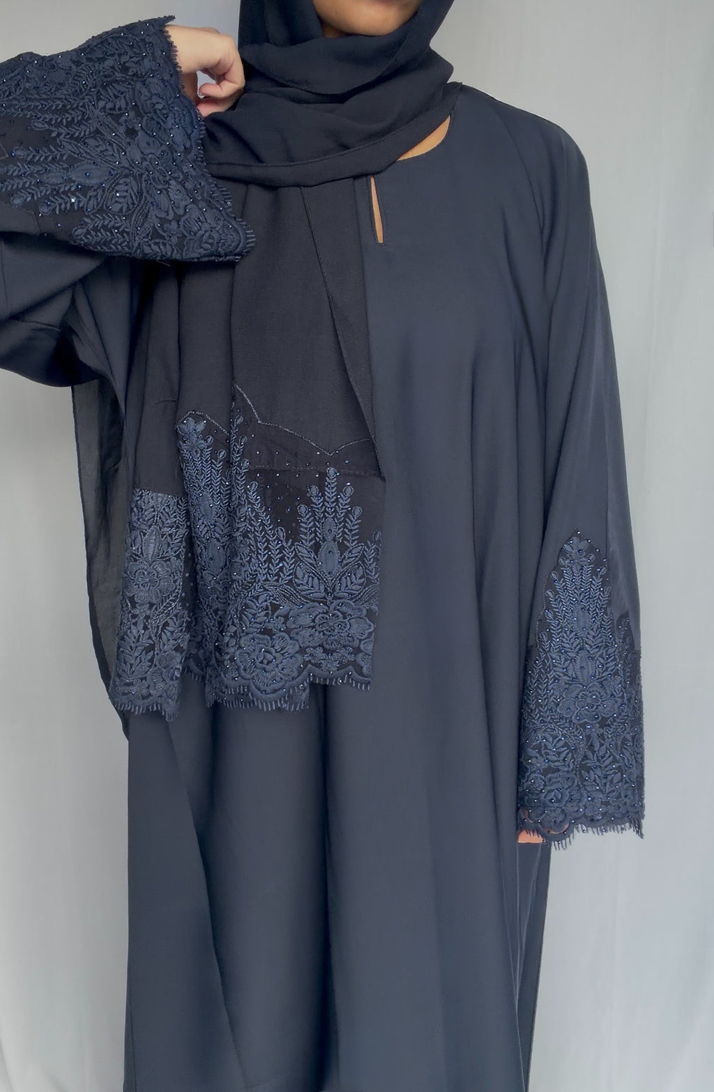 ABAYA ERA– ÉDITION BRODÉ