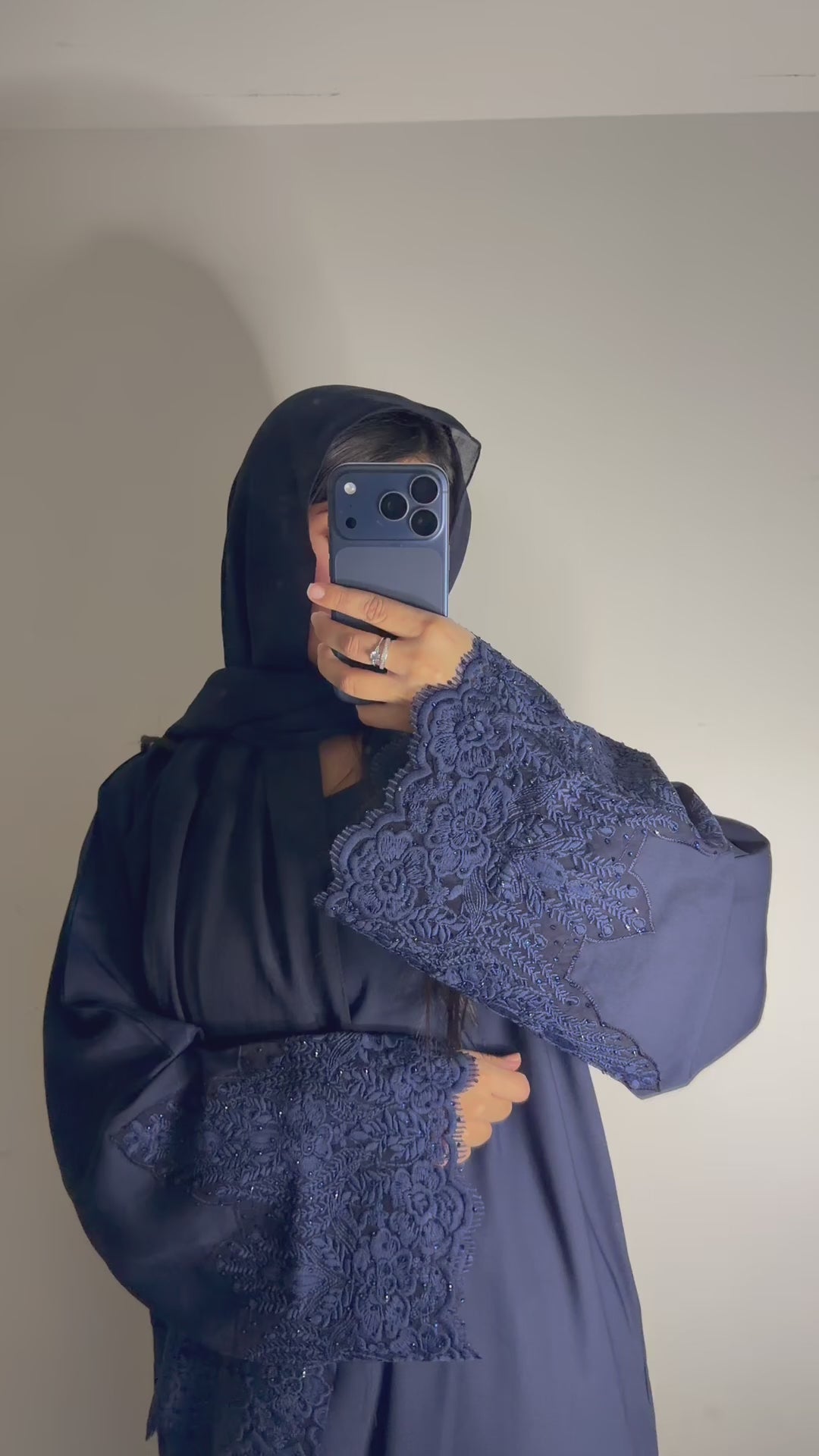 ABAYA ERA– ÉDITION BRODÉ